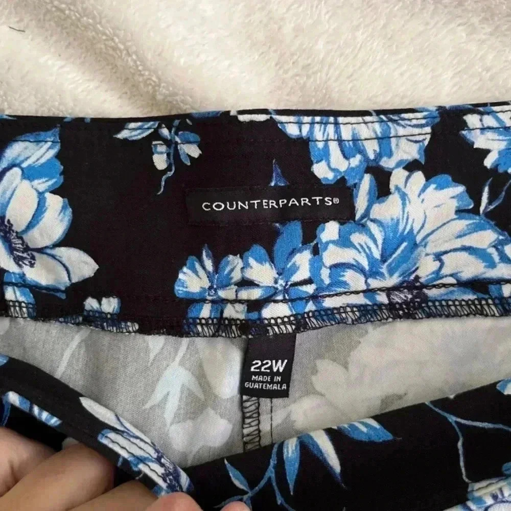 Counterparts Woman pants size 22w with blue flowers - Picture 2 of 7
